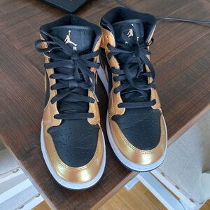 Jordan 1 mid boys
